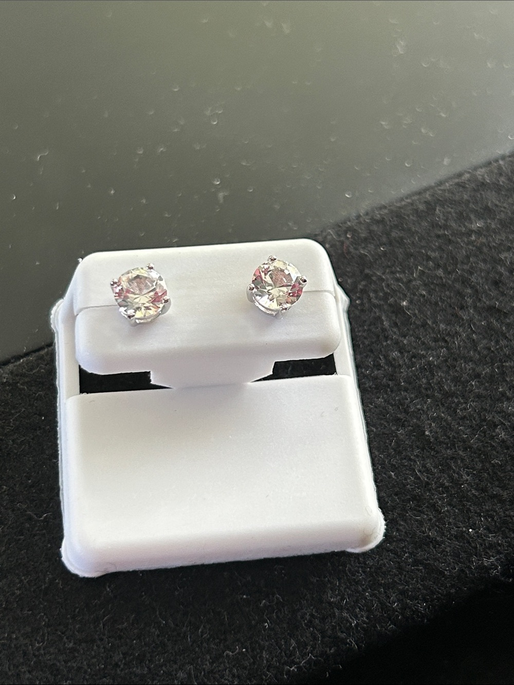 925 Silver NWT Classic Clear Crystal Stud Earrings - Women's Jewelry